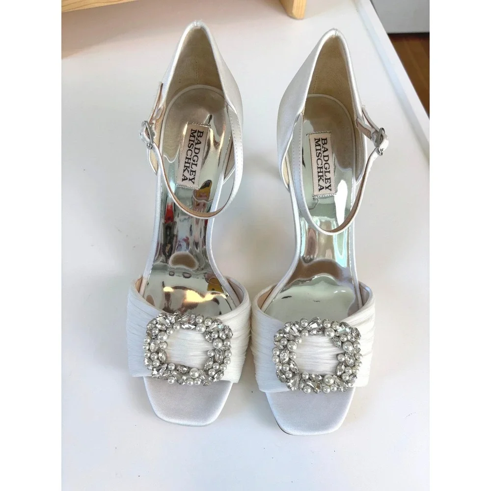 Badgley Mischka Ivory Satin Crystal Pearl Embellished Bridal Heels‎ Size 10